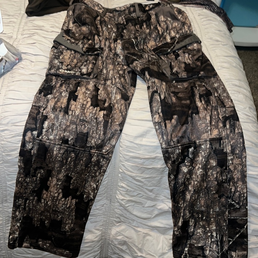 Magellan camo pants size large